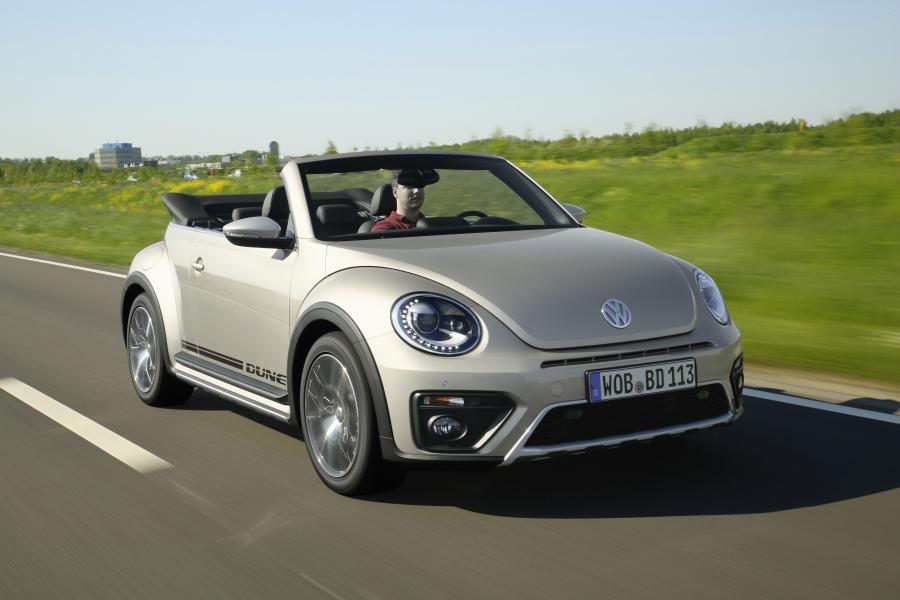  Volkswagen Beetle Dune Convertible 2016 года  (фото 27 из 32)